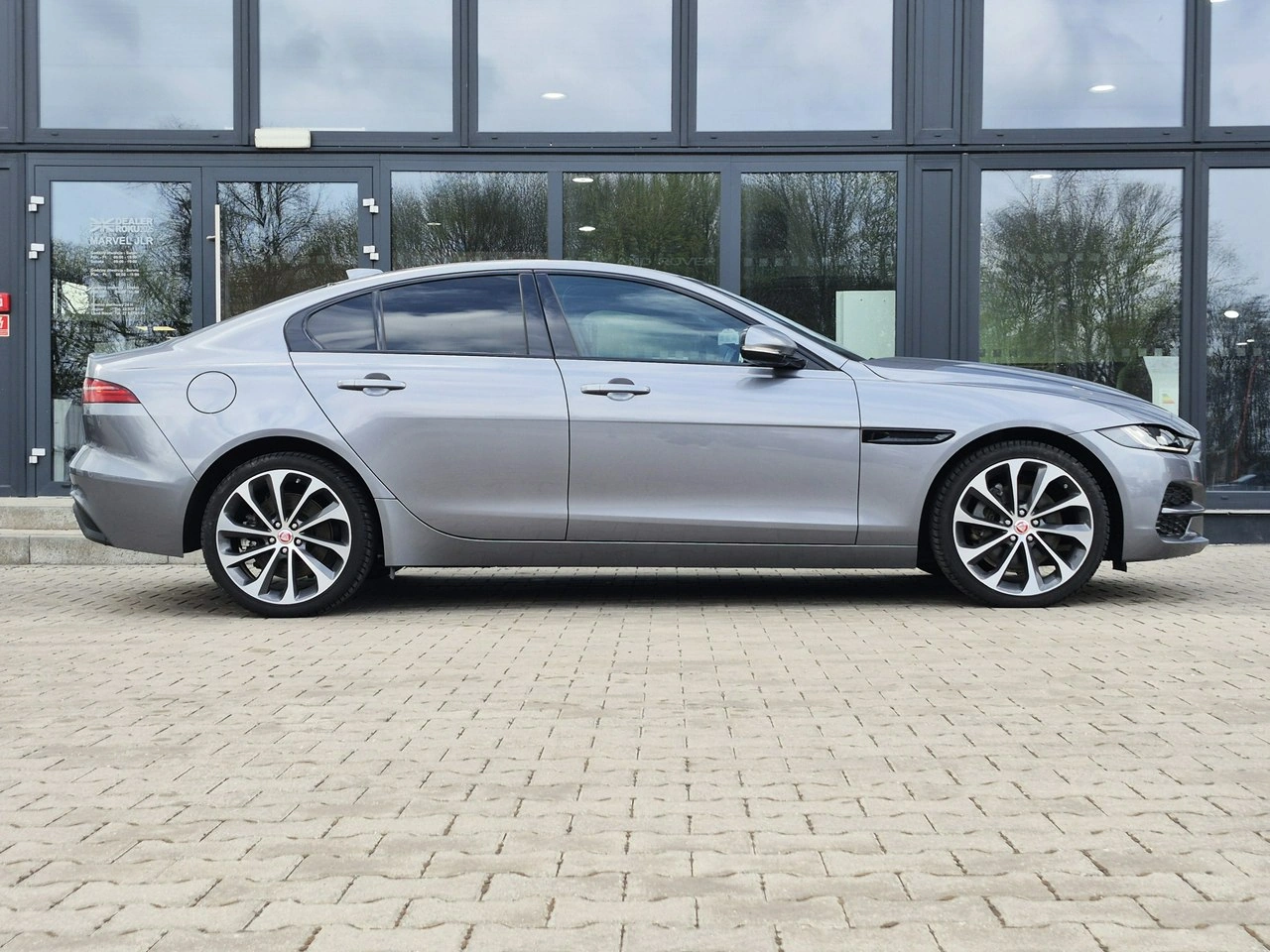 Jaguar XE - Zdjęcie 4