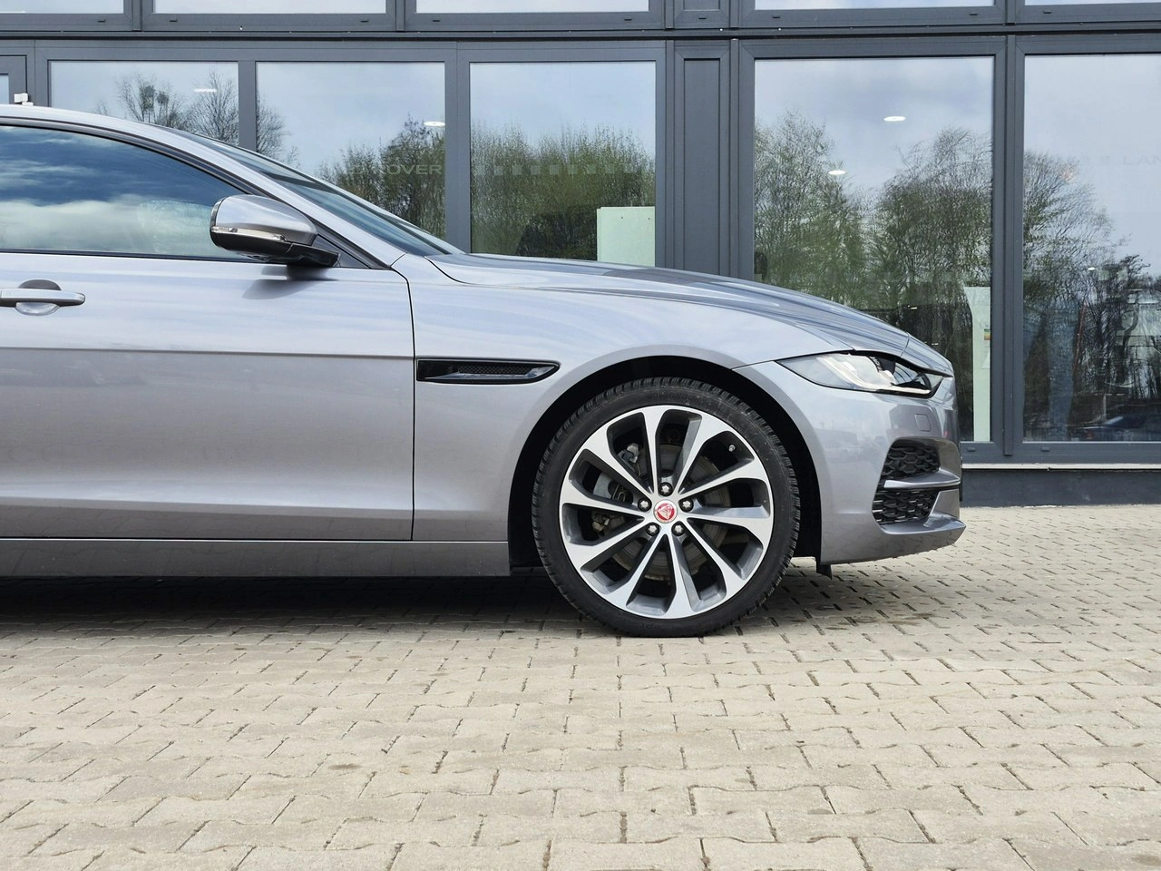 Jaguar XE - Zdjęcie 7