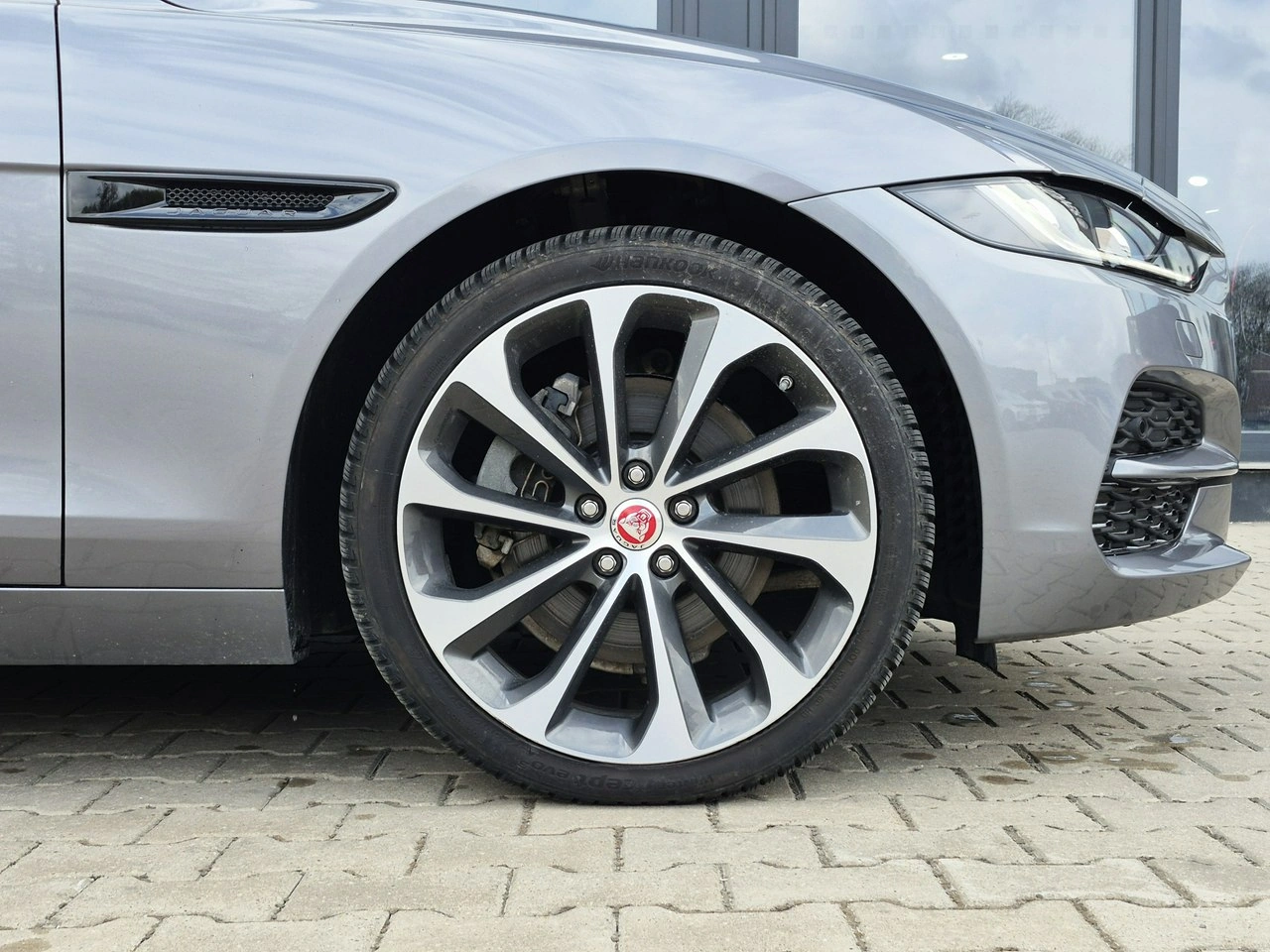 Jaguar XE - Zdjęcie 8