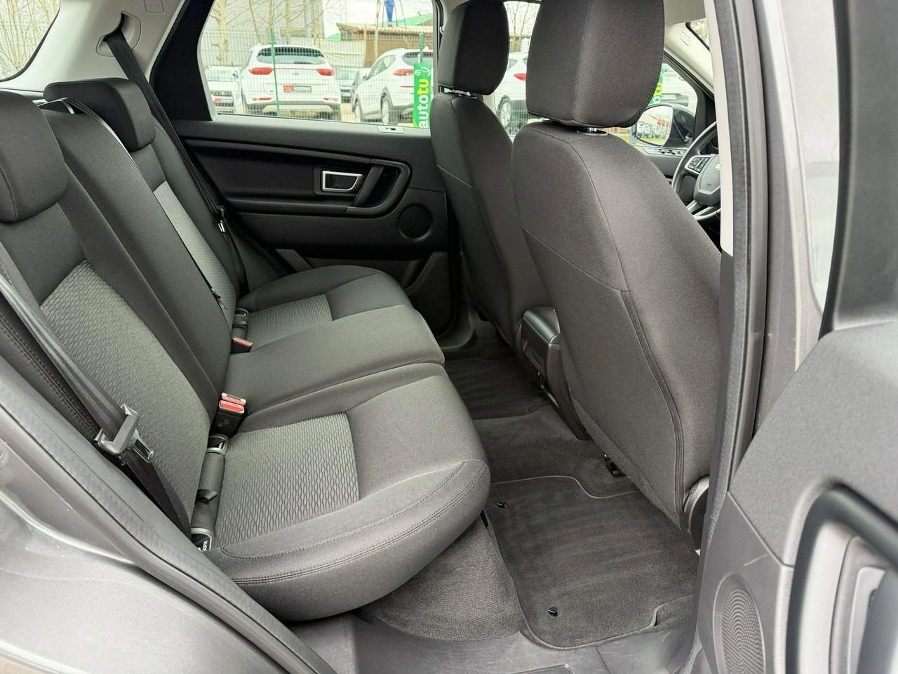 Land Rover Discovery Sport - Zdjęcie 31