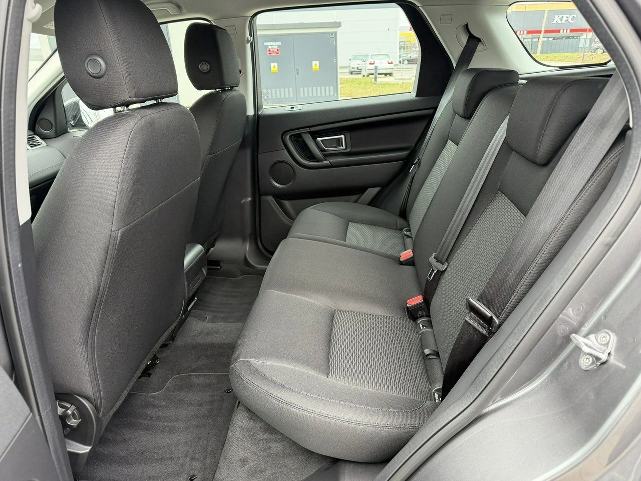 Land Rover Discovery Sport - Zdjęcie 30