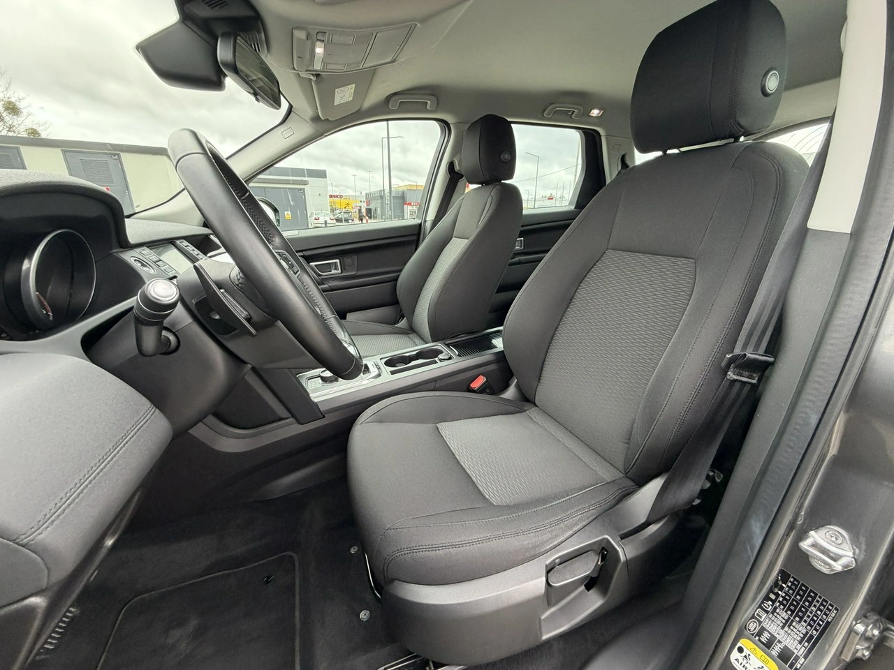 Land Rover Discovery Sport - Zdjęcie 18