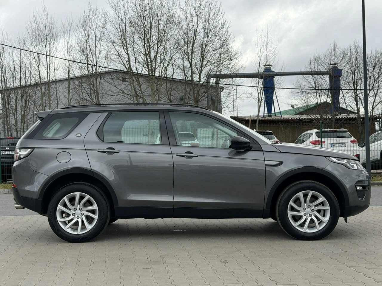 Land Rover Discovery Sport - Zdjęcie 12