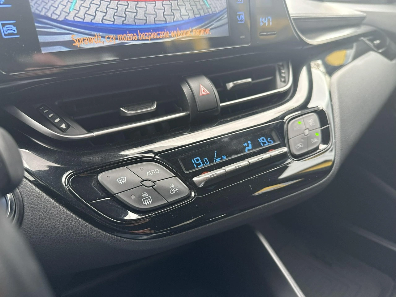 Toyota C-HR - Zdjęcie 22