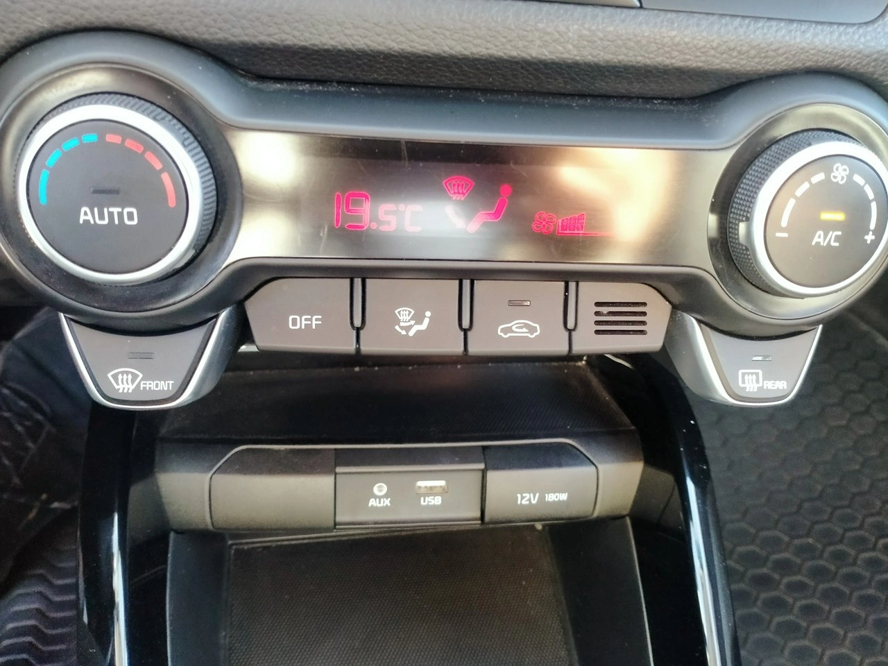 Kia Stonic - Zdjęcie 15