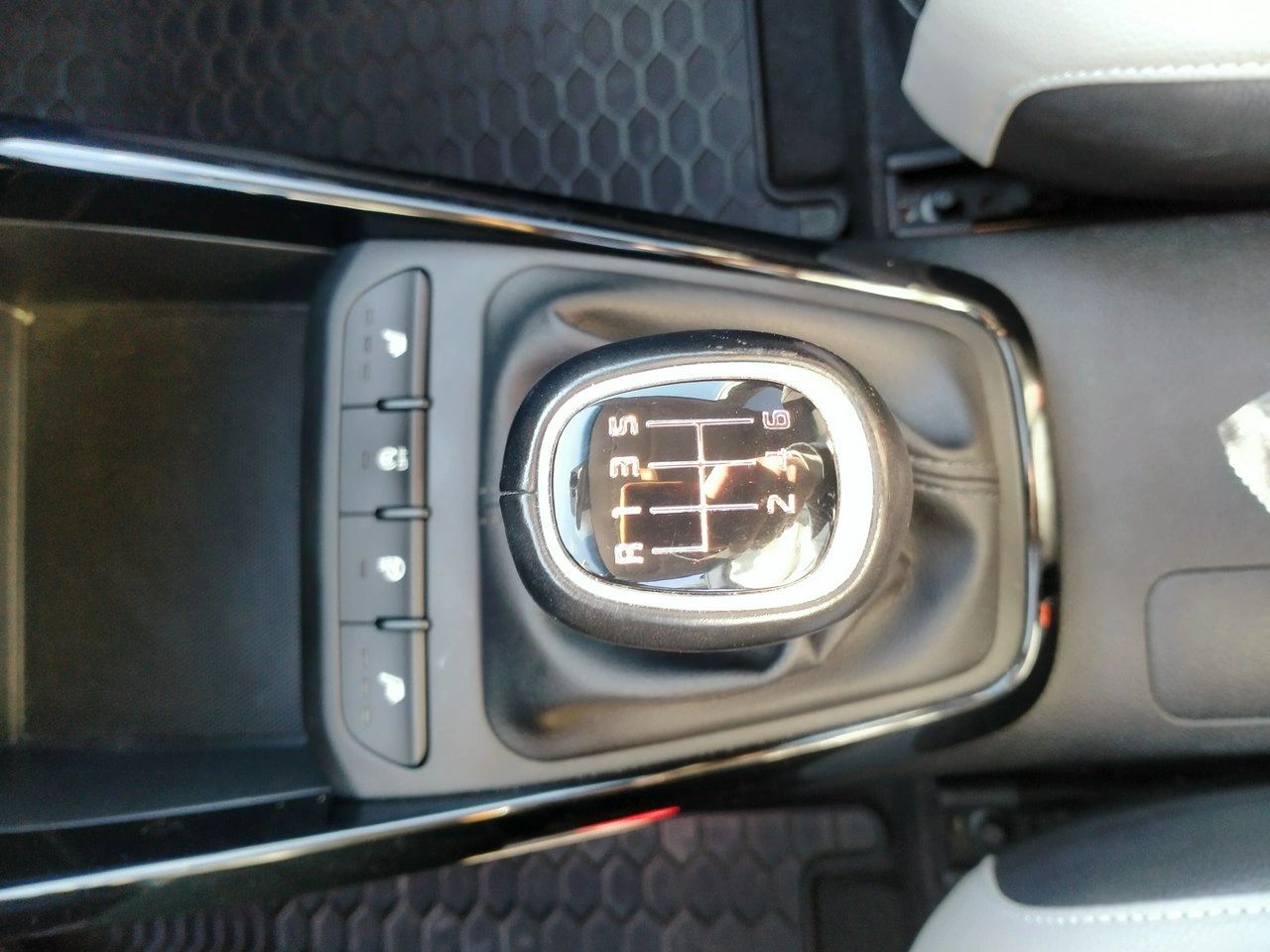 Kia Stonic - Zdjęcie 16