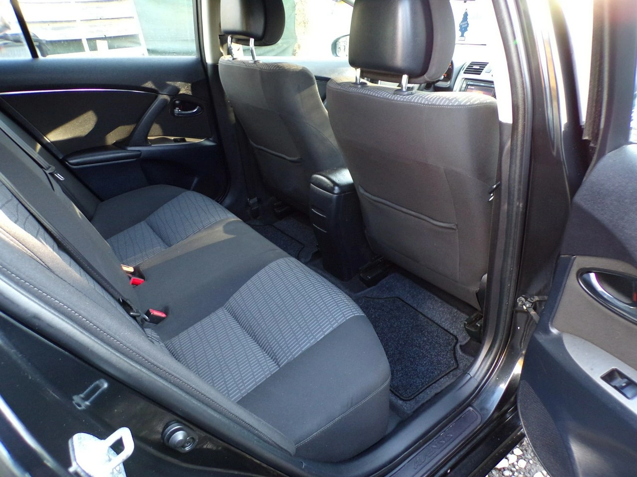 Toyota Avensis - Zdjęcie 28