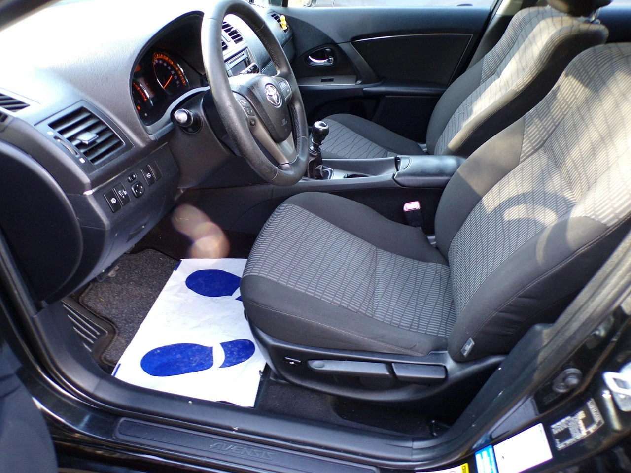 Toyota Avensis - Zdjęcie 30