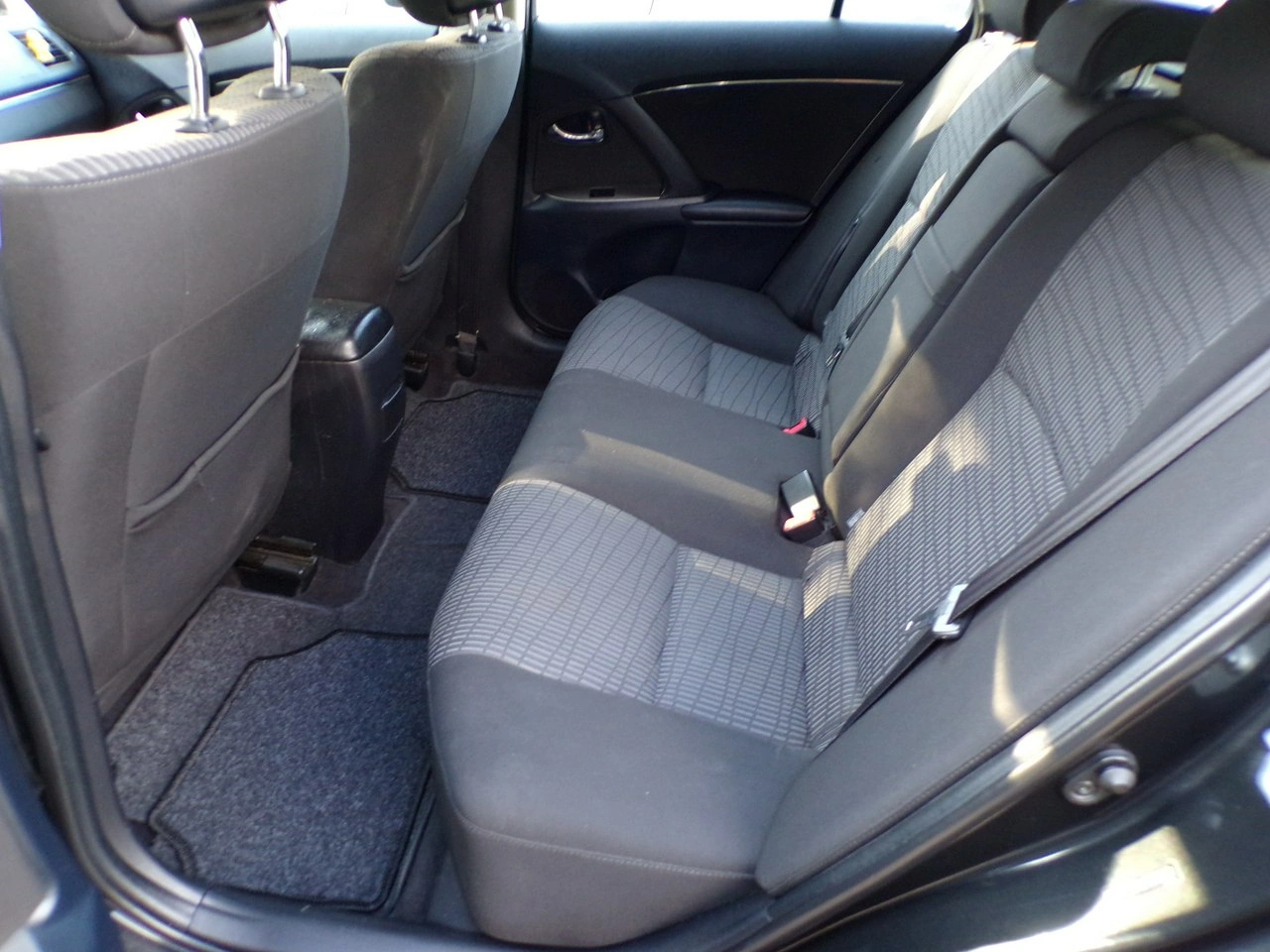 Toyota Avensis - Zdjęcie 21