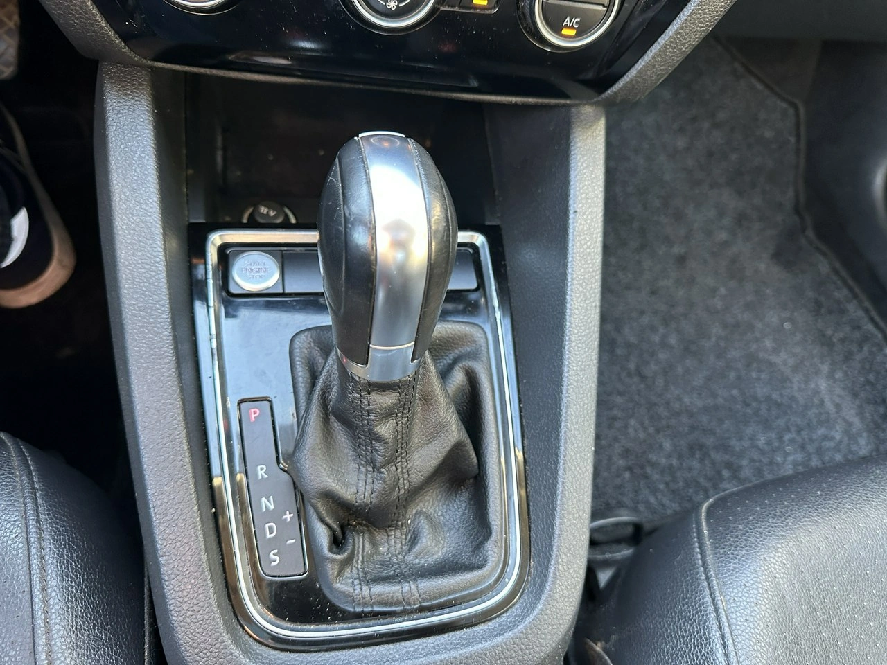 Volkswagen Jetta - Zdjęcie 17