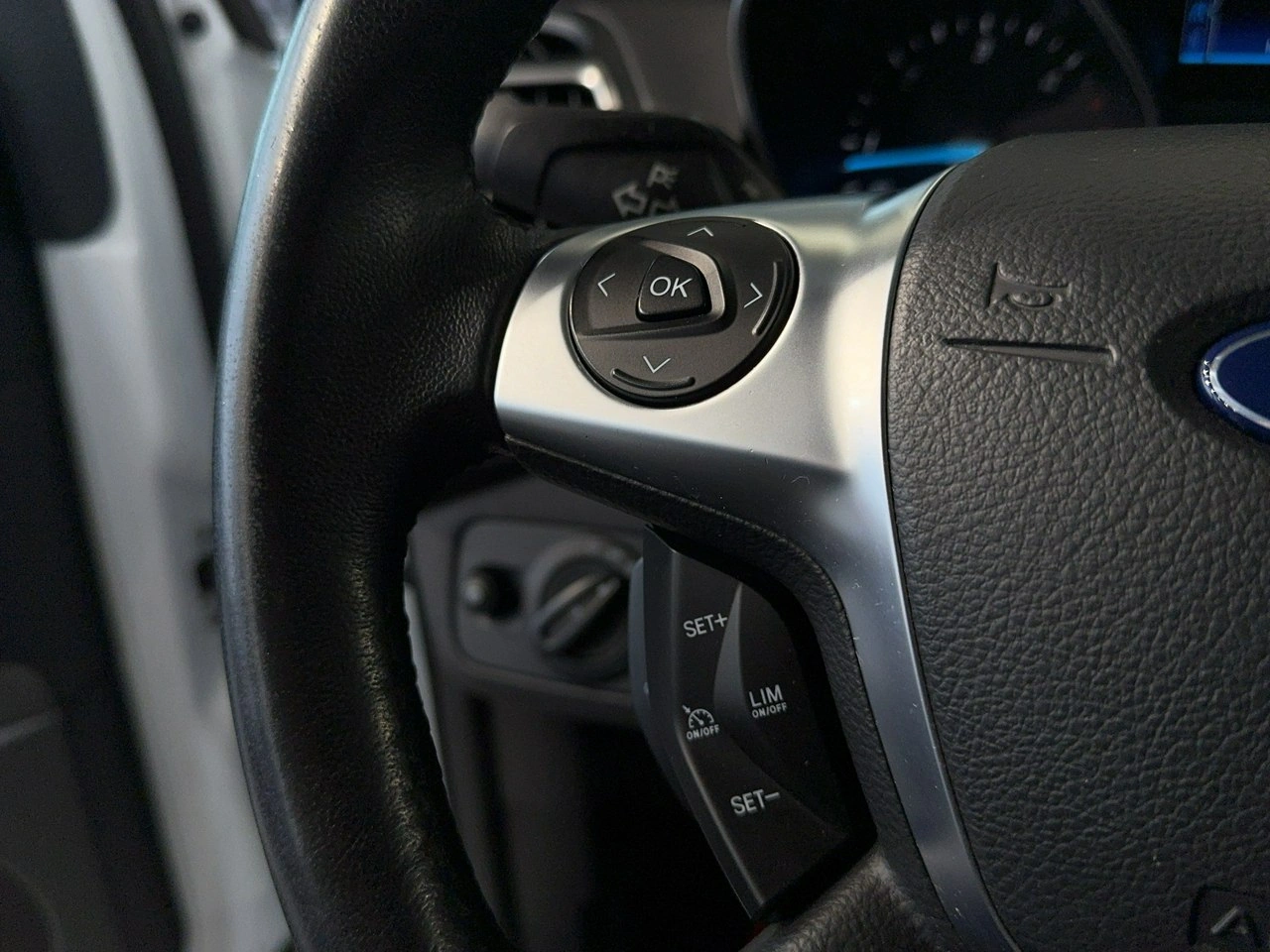 Ford Kuga - Zdjęcie 17