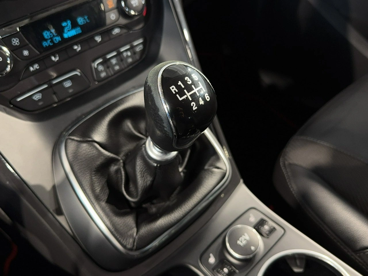 Ford Kuga - Zdjęcie 23