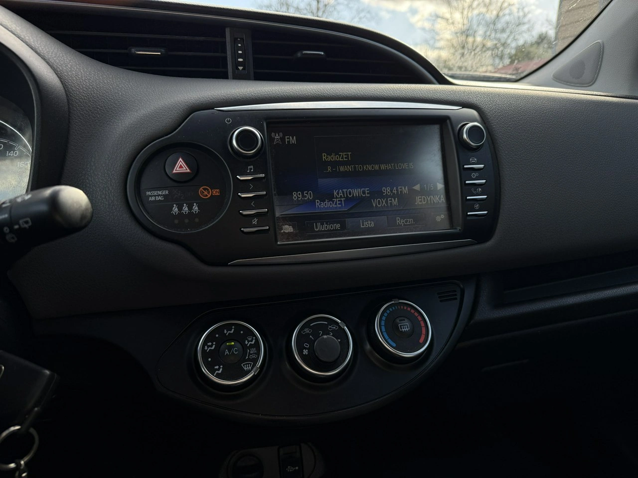 Toyota Yaris - Zdjęcie 14