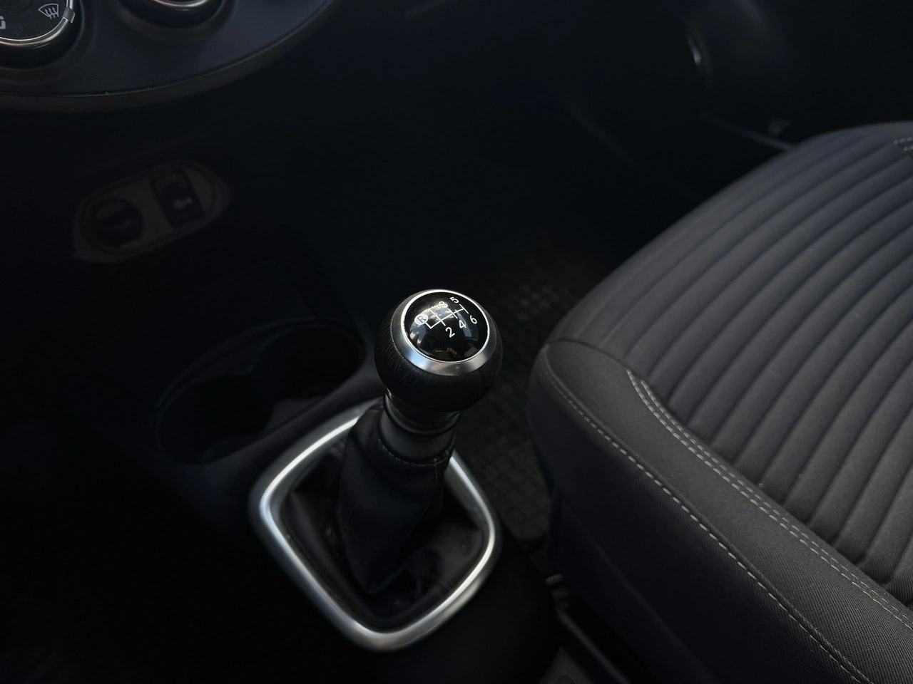 Toyota Yaris - Zdjęcie 15