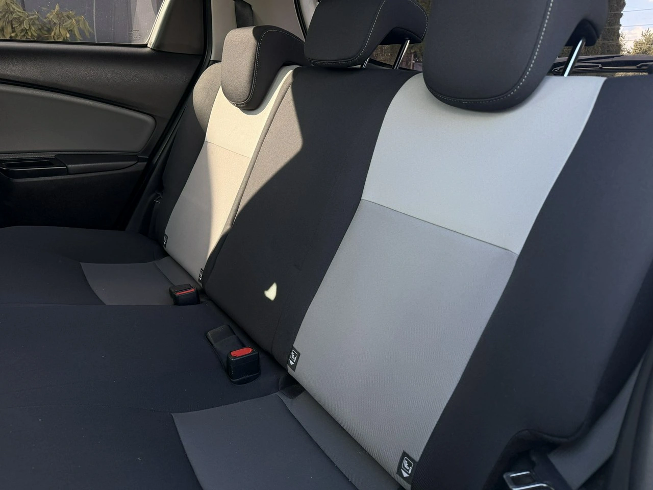 Toyota Yaris - Zdjęcie 18