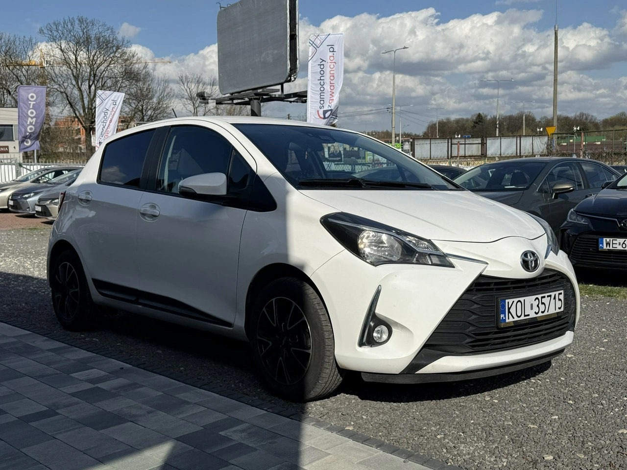 Toyota Yaris - Zdjęcie 2