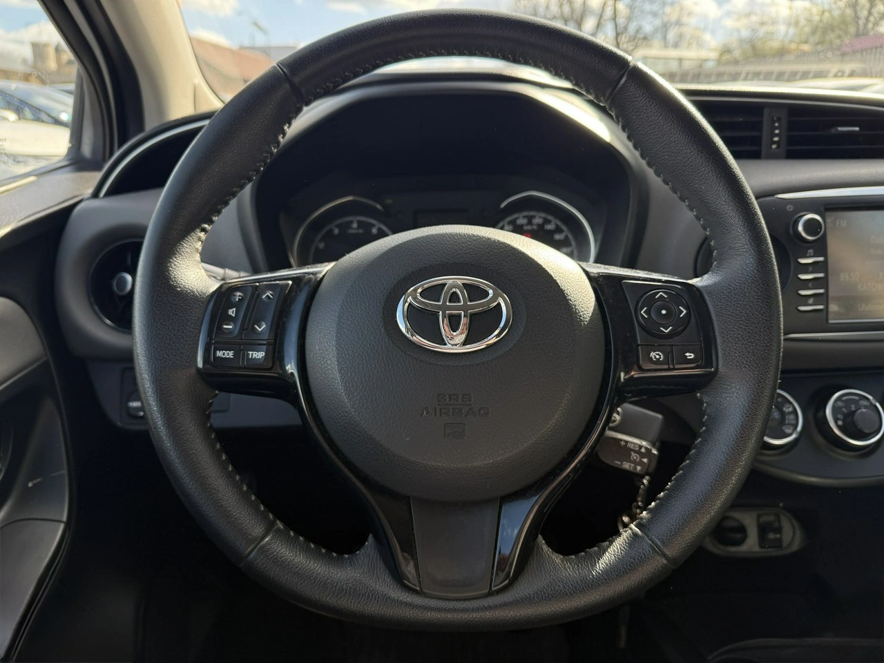 Toyota Yaris - Zdjęcie 7