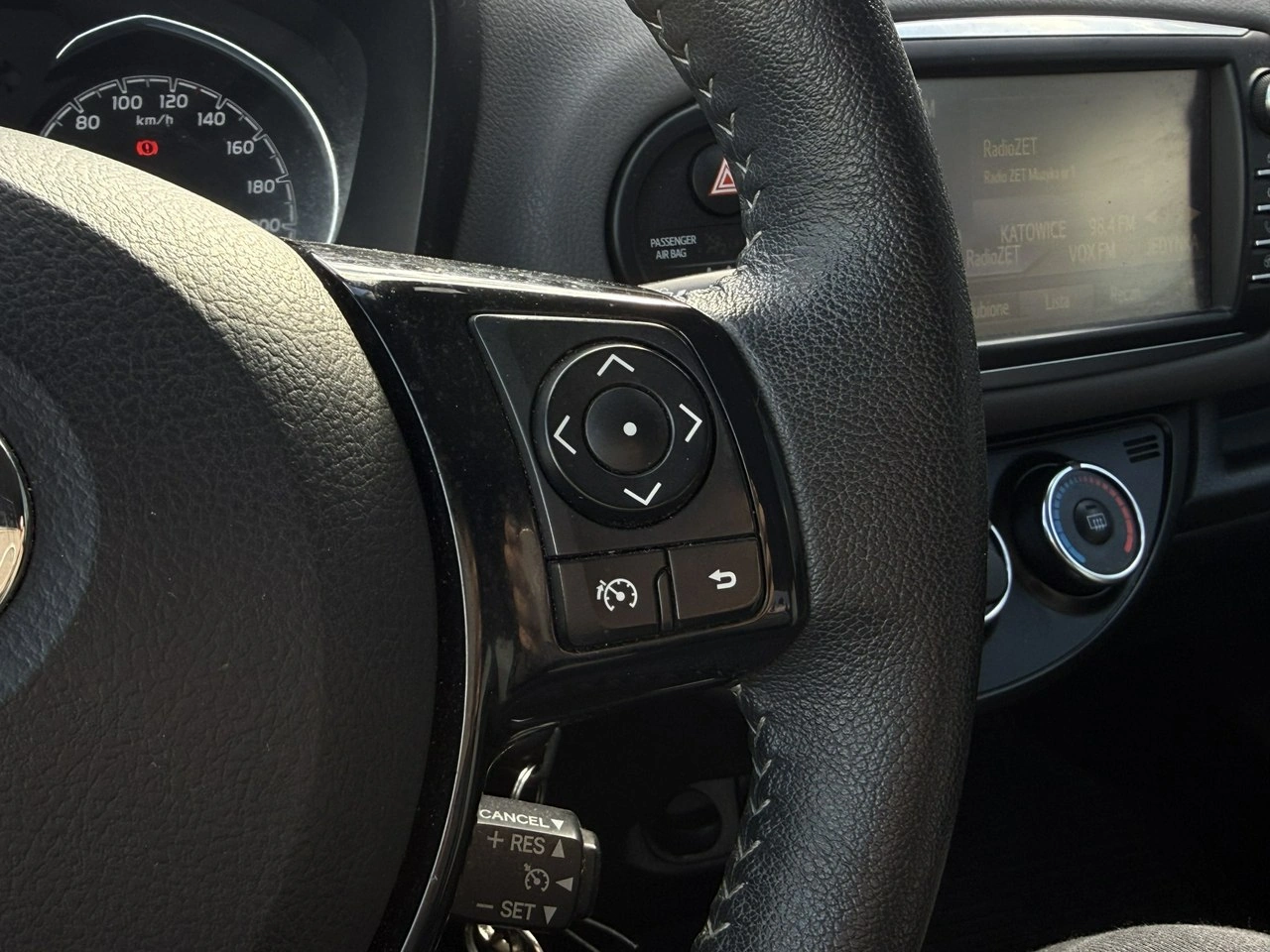 Toyota Yaris - Zdjęcie 9