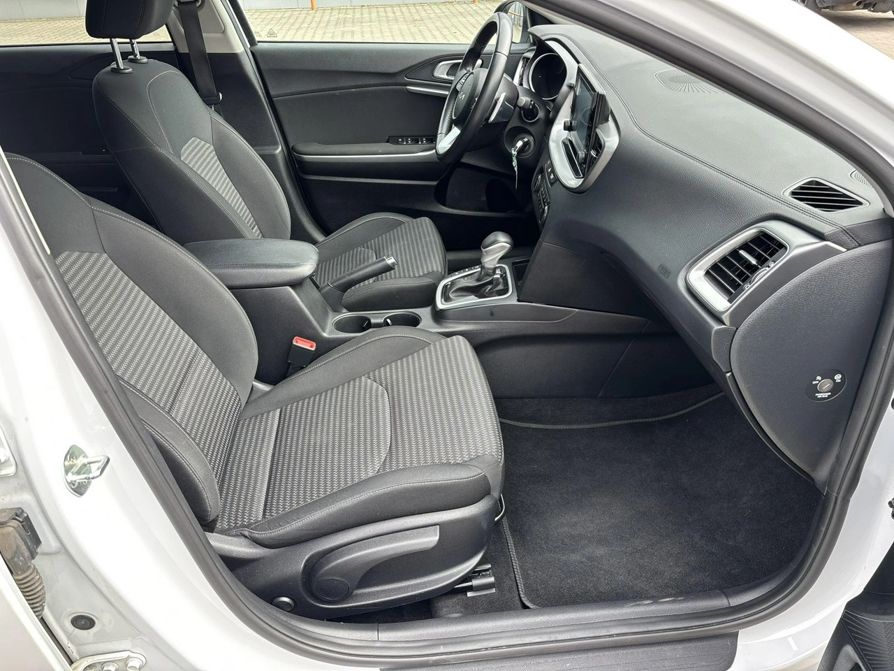 Kia Ceed - Zdjęcie 17