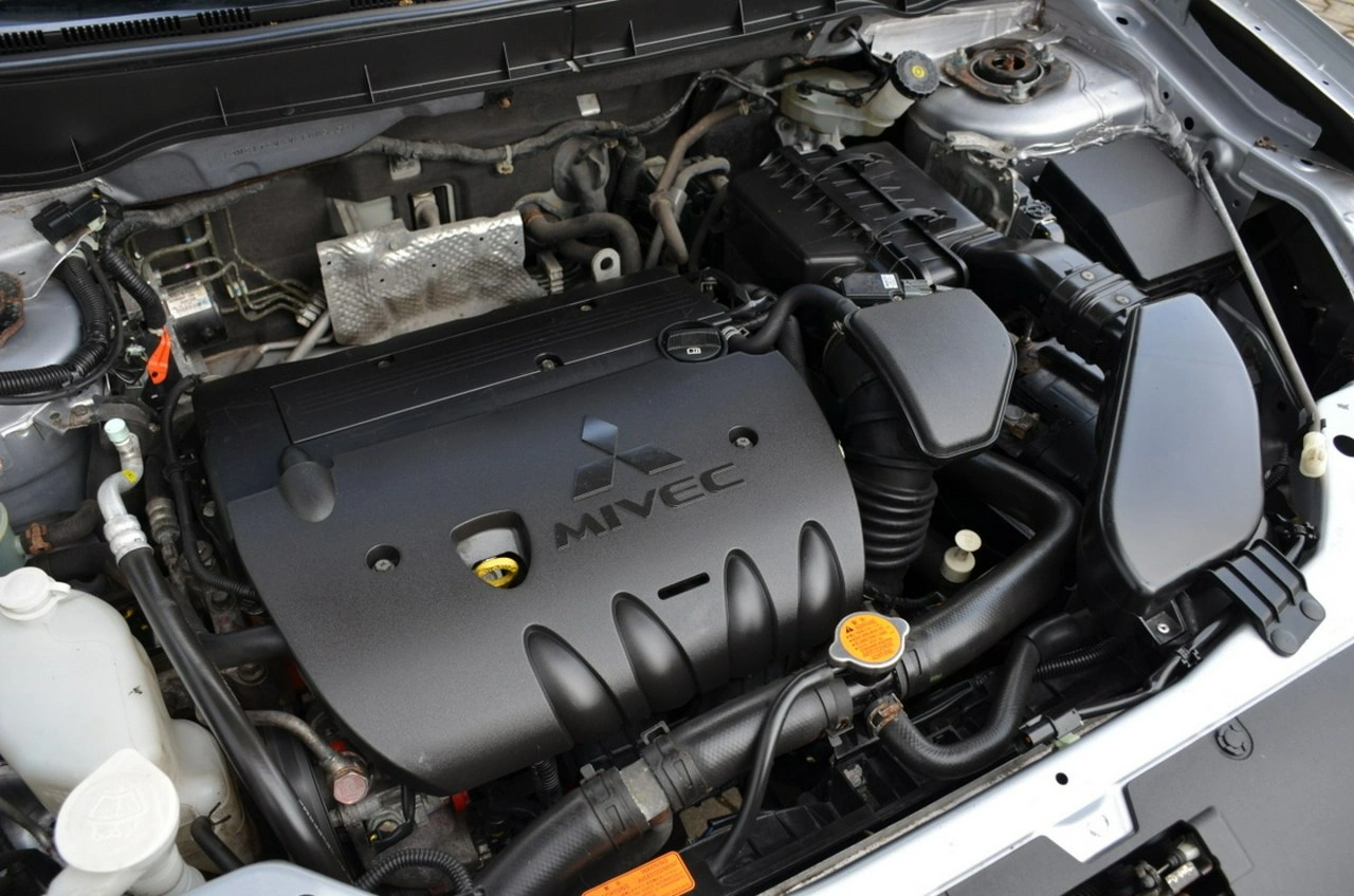 Mitsubishi Outlander - Zdjęcie 17