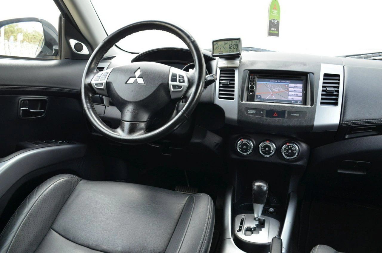 Mitsubishi Outlander - Zdjęcie 28
