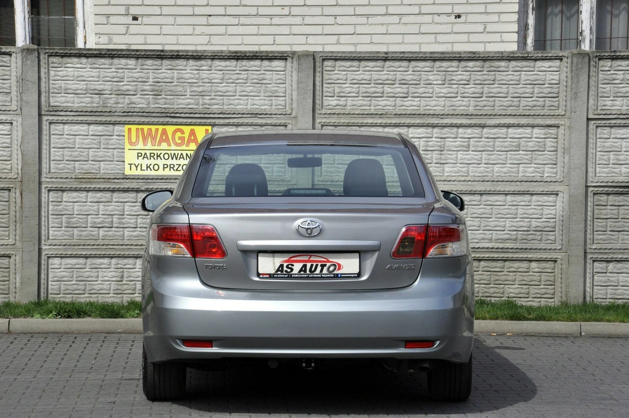 Toyota Avensis - Zdjęcie 30
