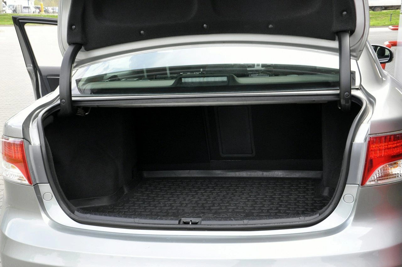 Toyota Avensis - Zdjęcie 9