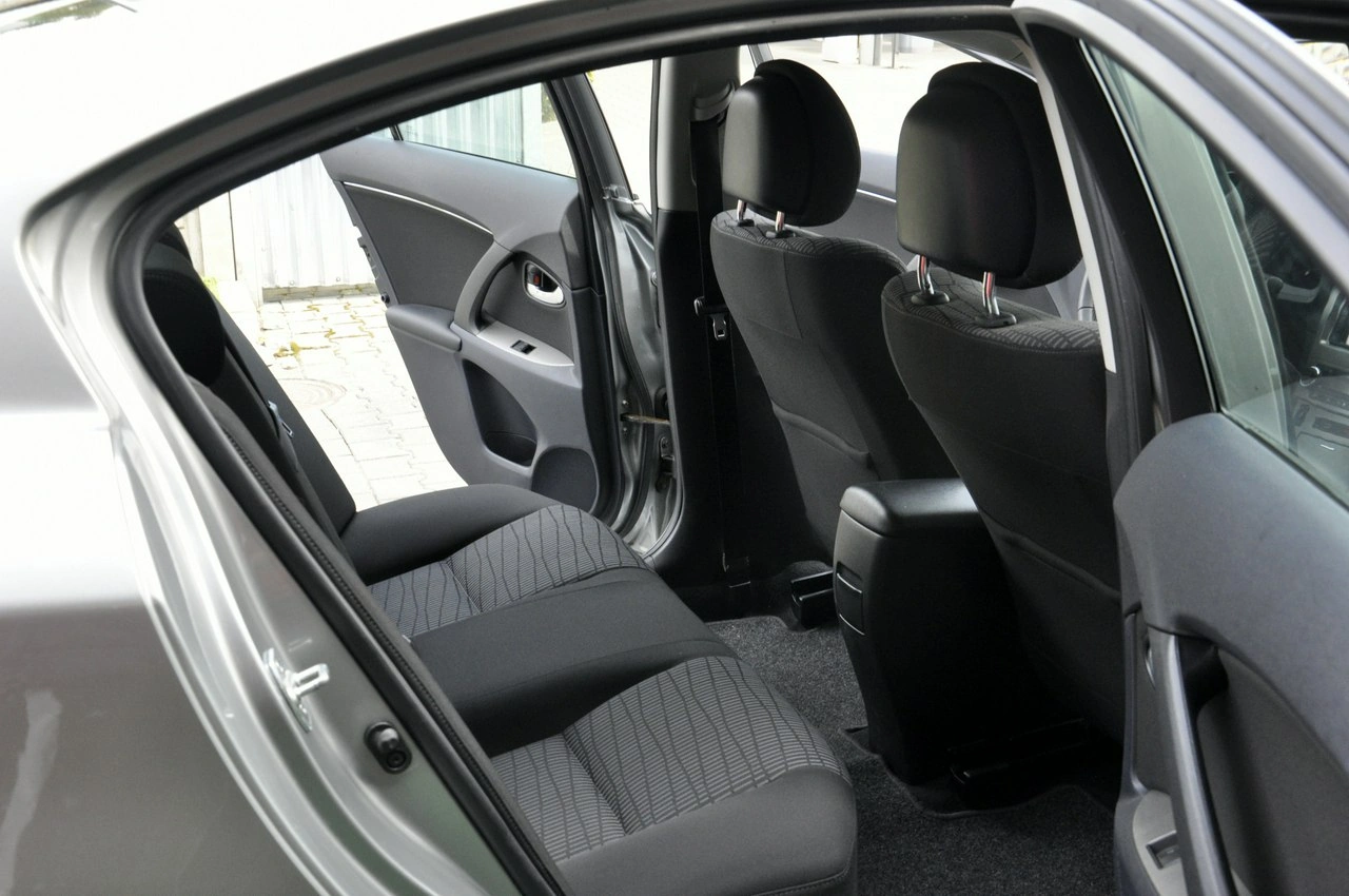 Toyota Avensis - Zdjęcie 34