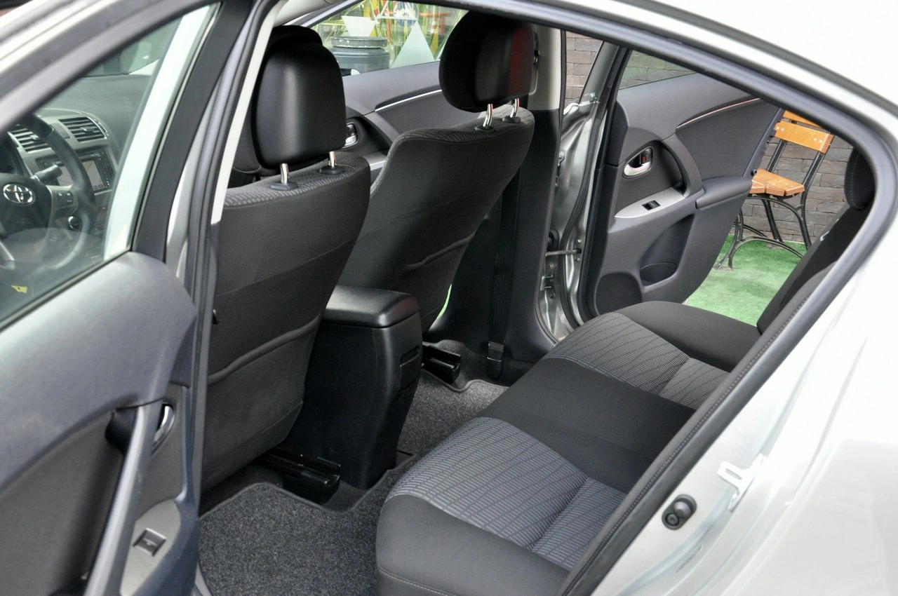 Toyota Avensis - Zdjęcie 19
