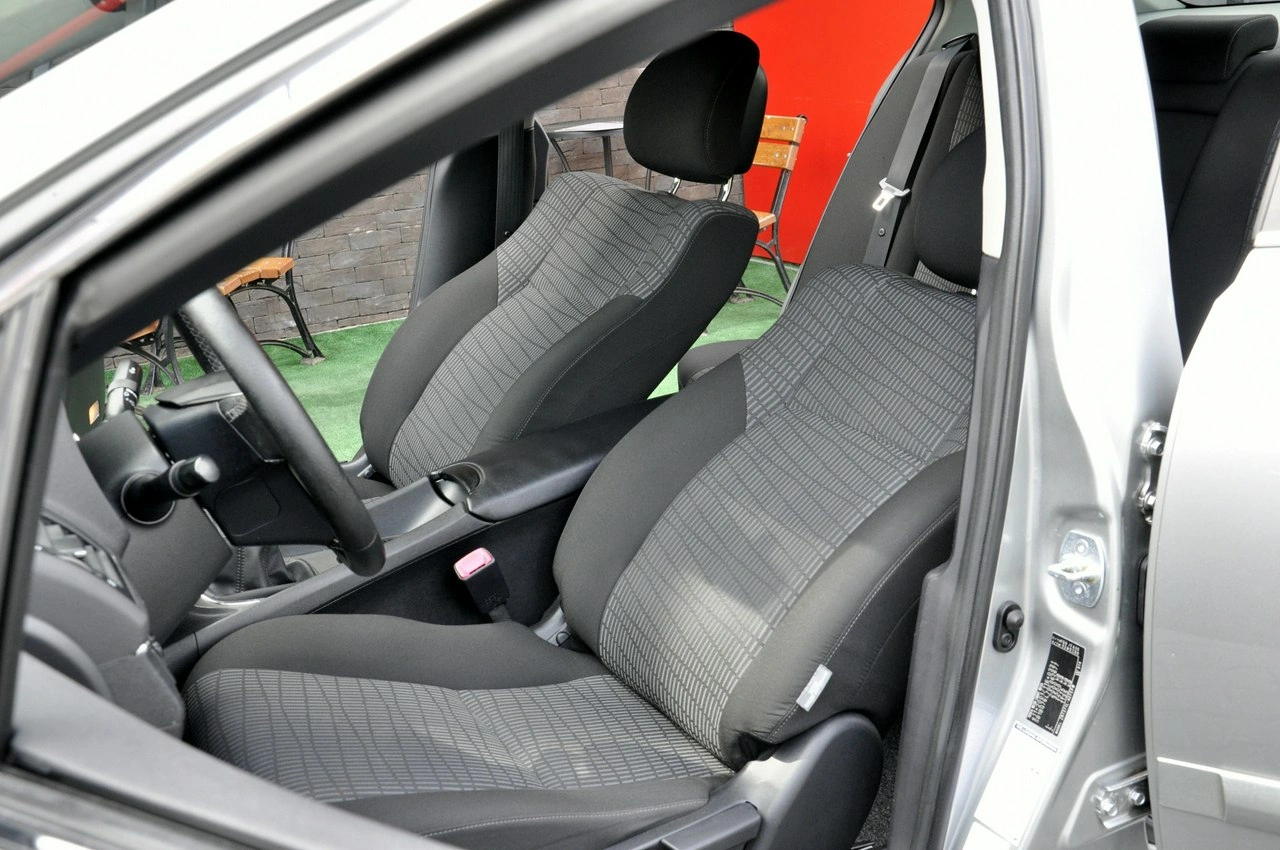 Toyota Avensis - Zdjęcie 18