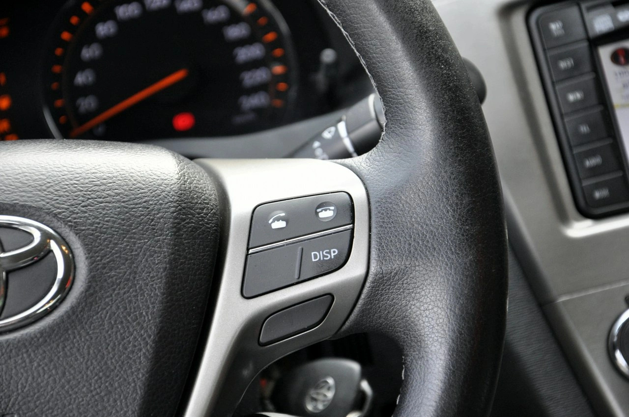 Toyota Avensis - Zdjęcie 14