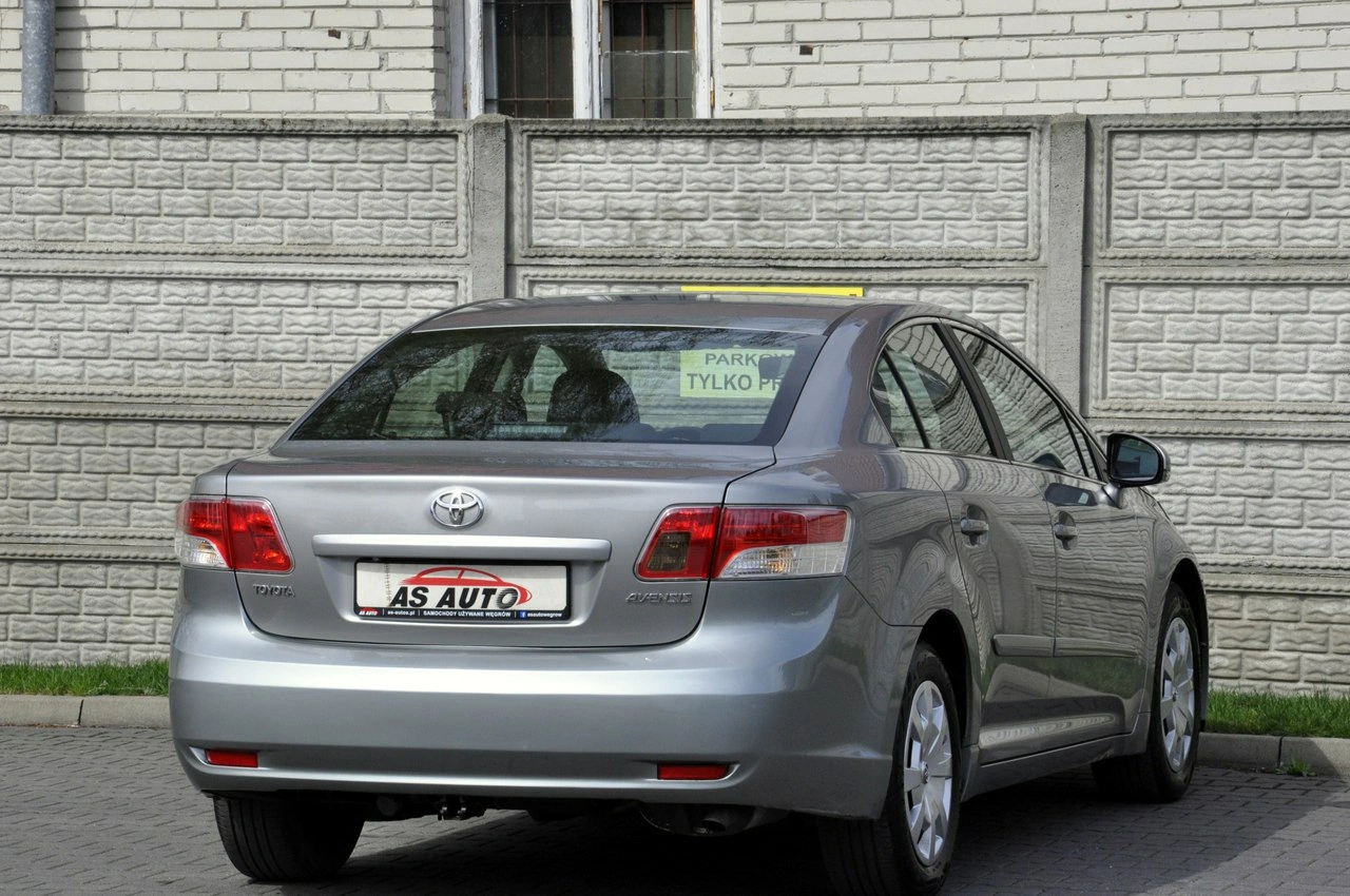 Toyota Avensis - Zdjęcie 2