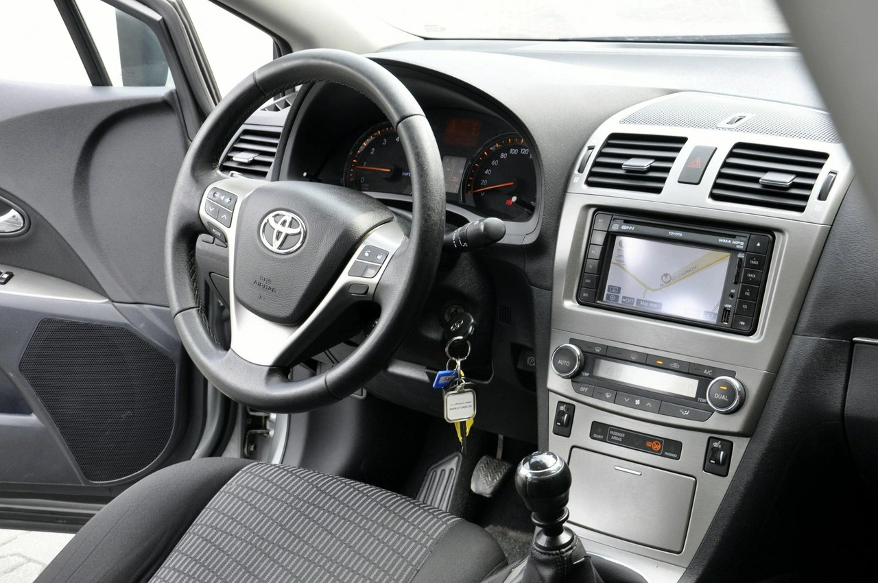 Toyota Avensis - Zdjęcie 5