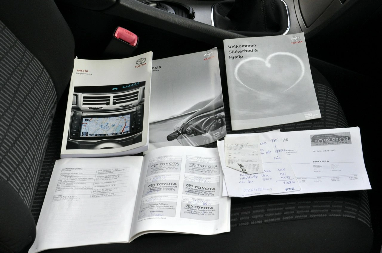 Toyota Avensis - Zdjęcie 11