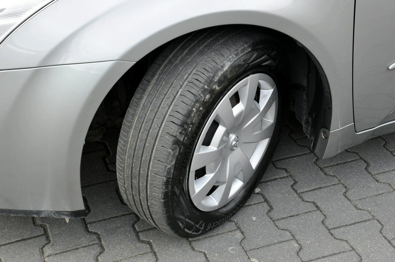 Toyota Avensis - Zdjęcie 13