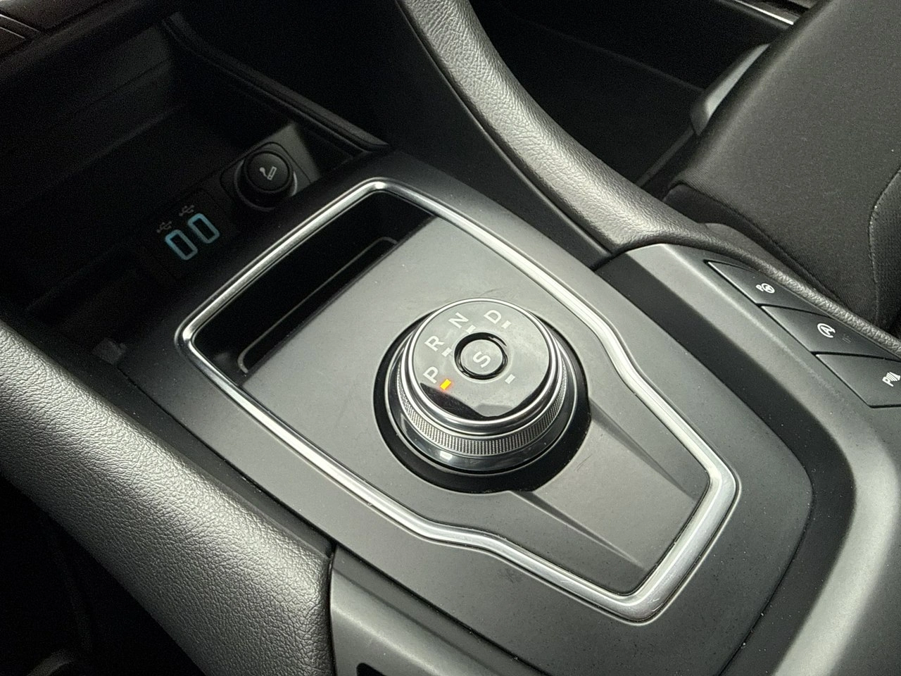 Ford Mondeo - Zdjęcie 25