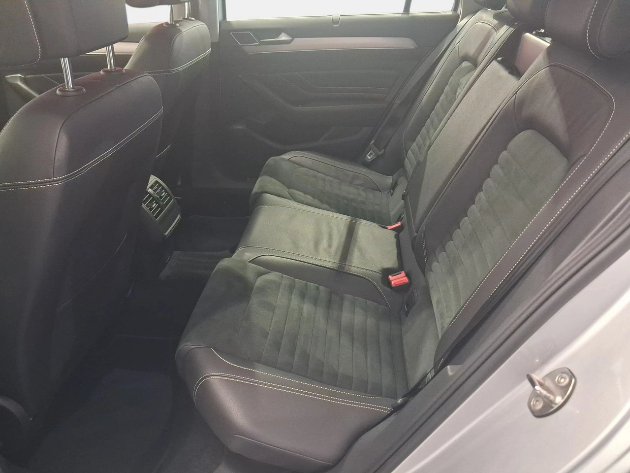 Volkswagen Passat Variant - Zdjęcie 9