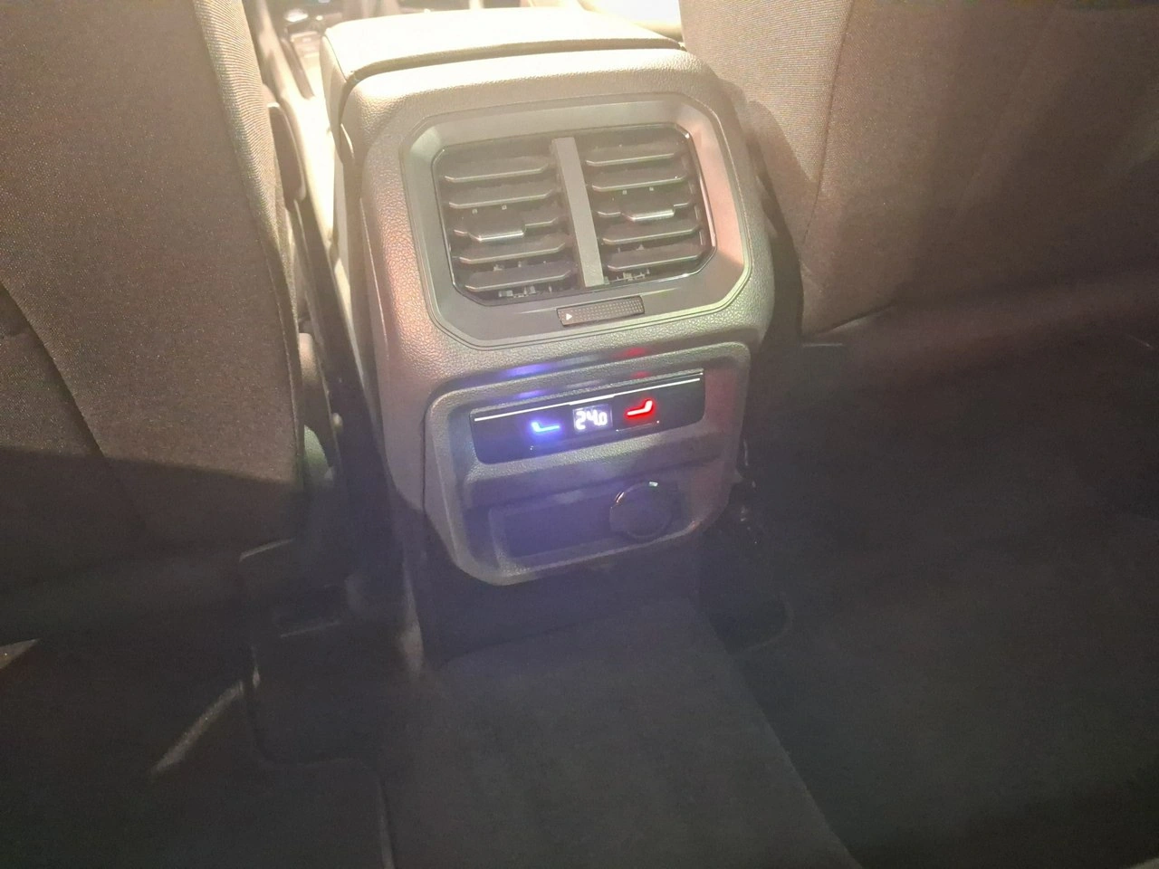 Volkswagen Tiguan - Zdjęcie 11