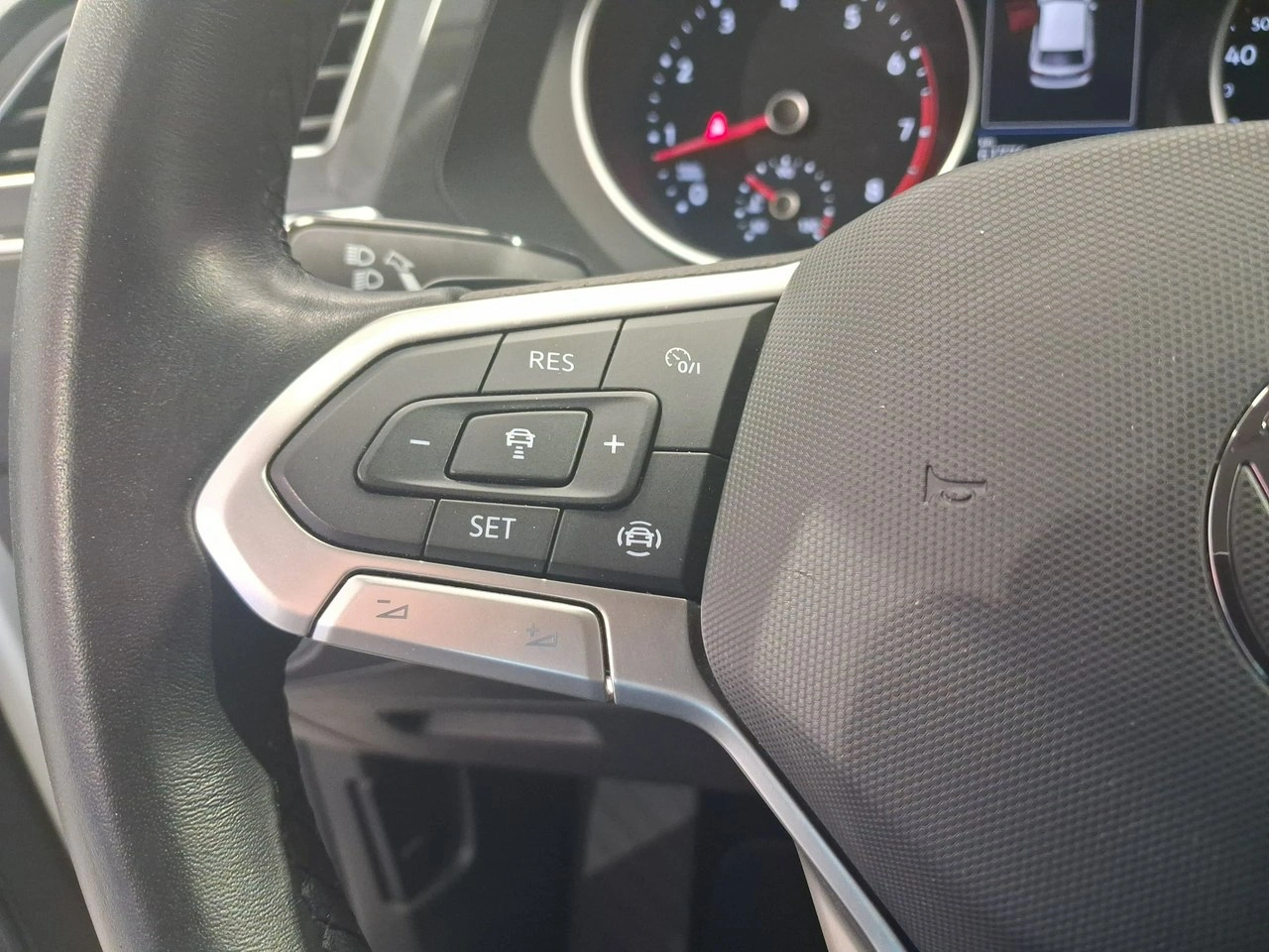 Volkswagen Tiguan - Zdjęcie 16