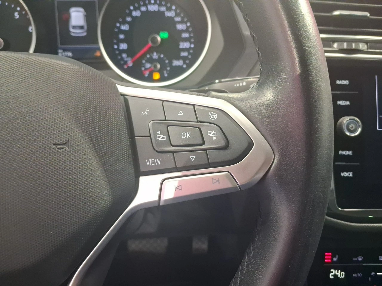 Volkswagen Tiguan - Zdjęcie 17