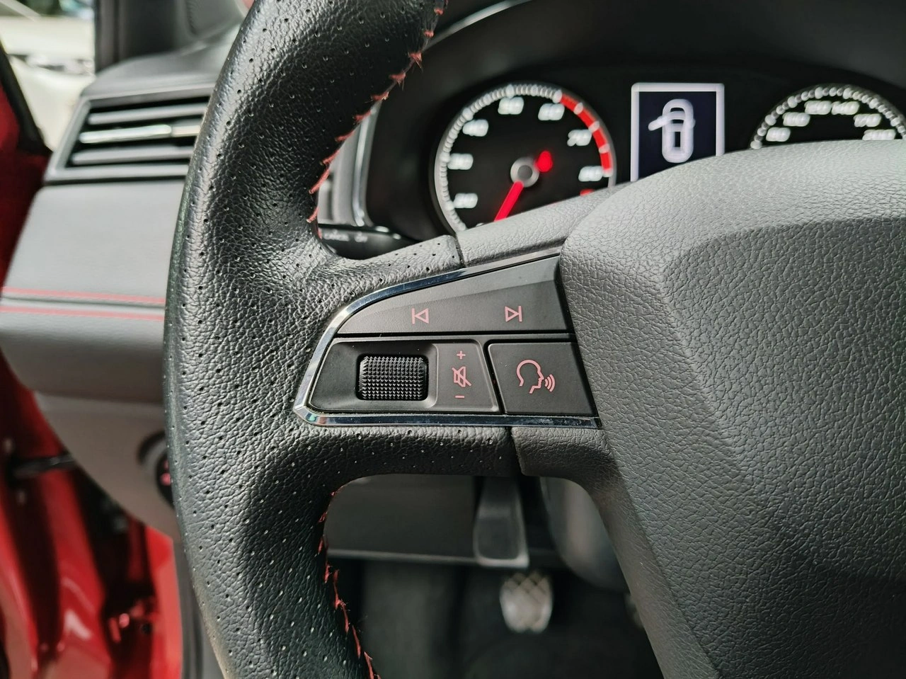 Seat Arona - Zdjęcie 19