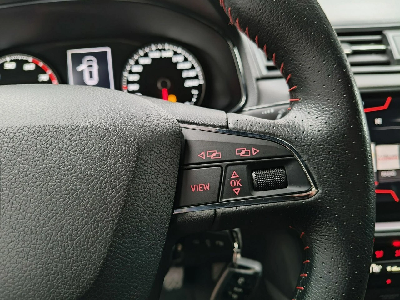 Seat Arona - Zdjęcie 21