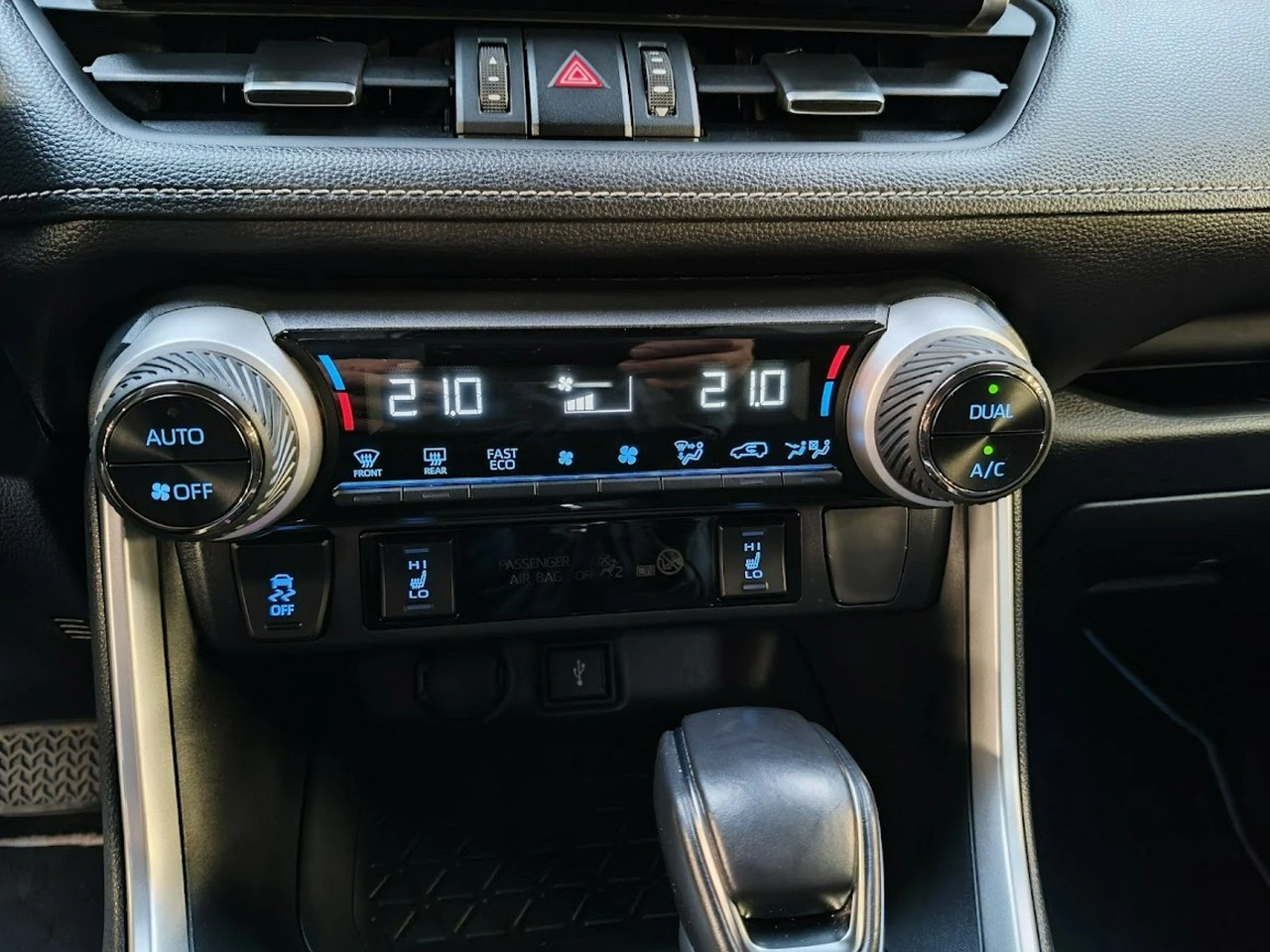 Toyota RAV-4 - Zdjęcie 24