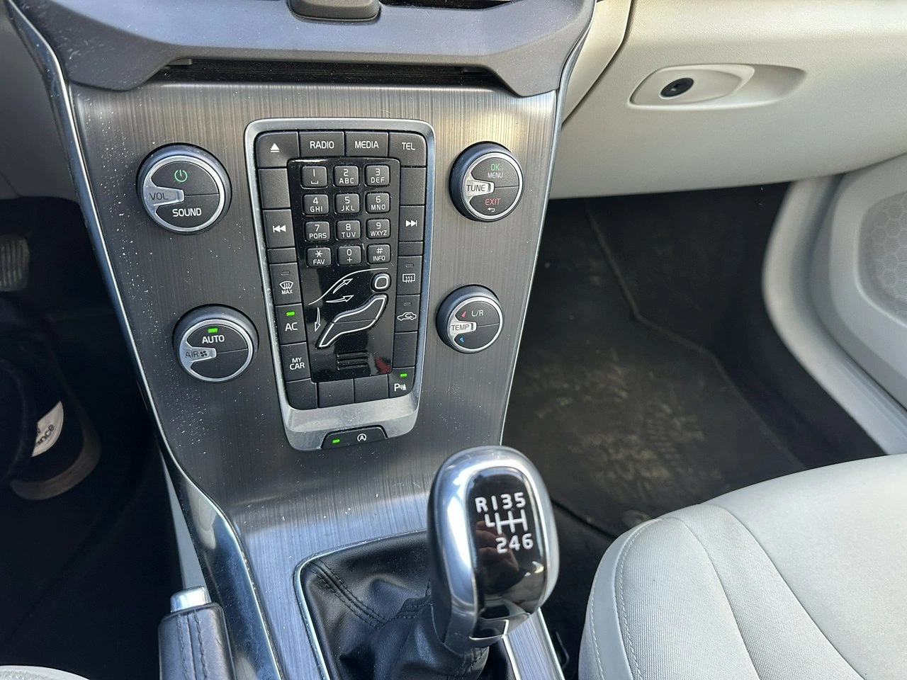 Volvo V40 - Zdjęcie 8