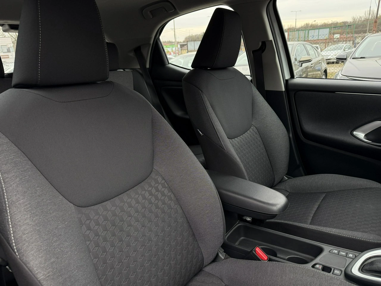 Mazda 2 Hybrid - Zdjęcie 12