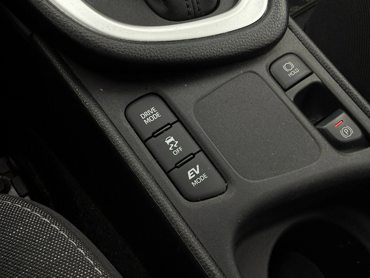 Mazda 2 Hybrid - Zdjęcie 17