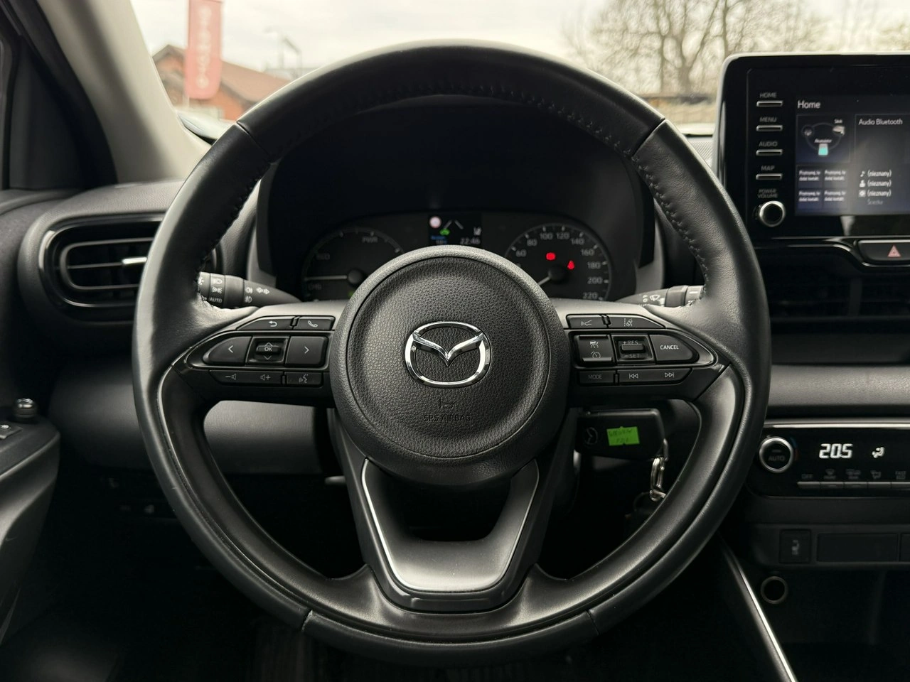 Mazda 2 Hybrid - Zdjęcie 16