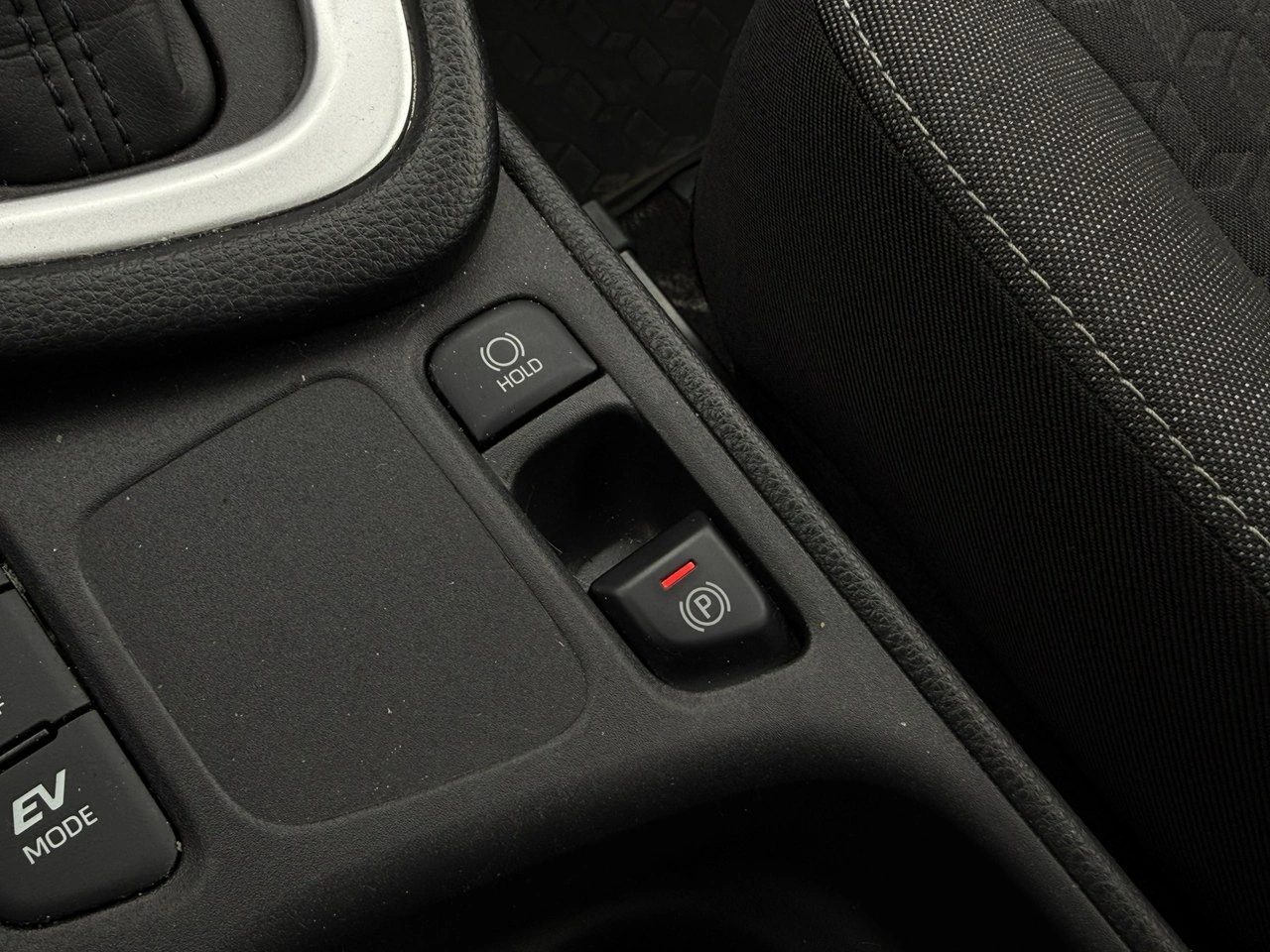 Mazda 2 Hybrid - Zdjęcie 19