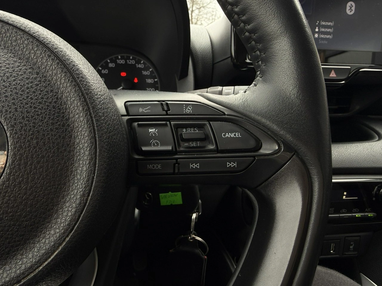 Mazda 2 Hybrid - Zdjęcie 17