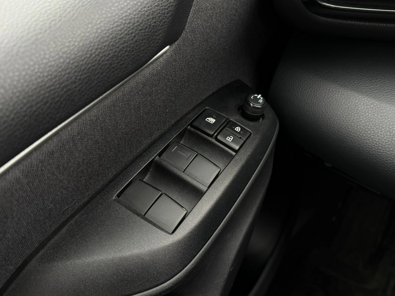 Mazda 2 Hybrid - Zdjęcie 20